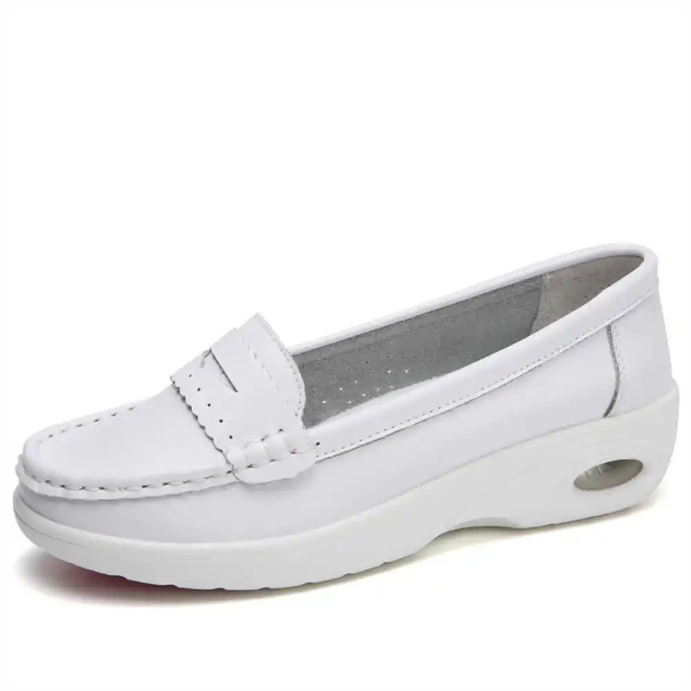 Thick Sole Slipon White Traine - Resale Women'S Formal Wear recension och pris