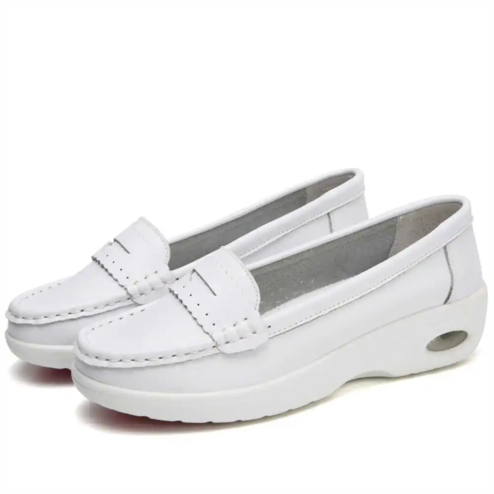 Thick Sole Slipon White Traine - Resale Women'S Formal Wear recension och pris