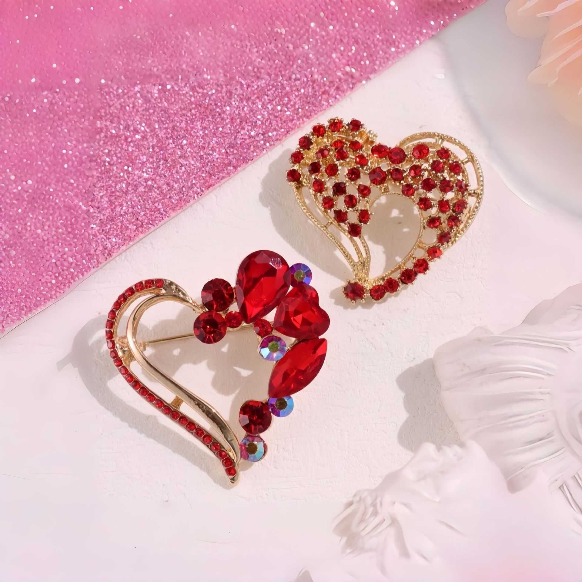 Red Crystal Open Heart Brooch  - Women'S Formal Day Wear recension och pris