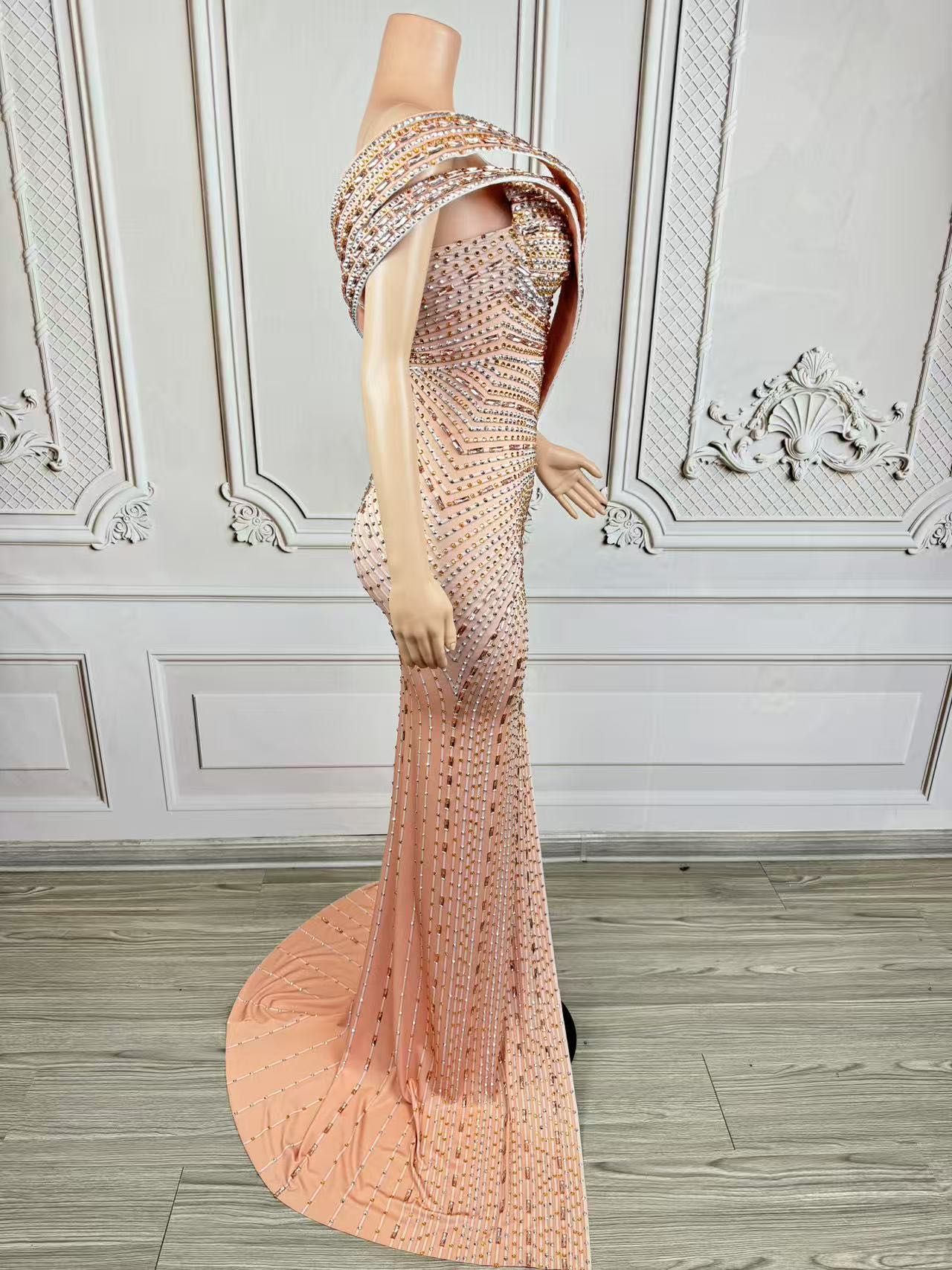 Xiangbin Sparkly Crystals Form - Women Formal Wear Photoshoot recension och pris