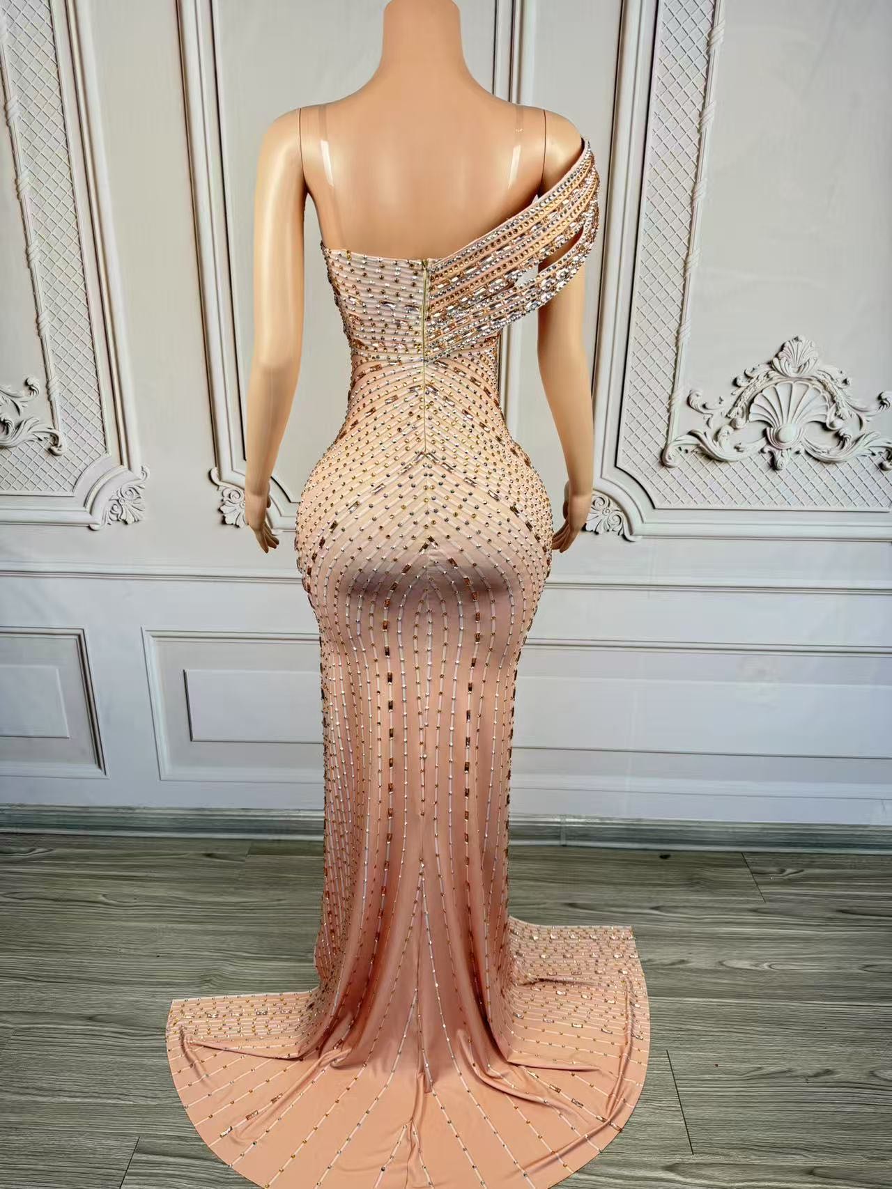 Xiangbin Sparkly Crystals Form - Women Formal Wear Photoshoot recension och pris