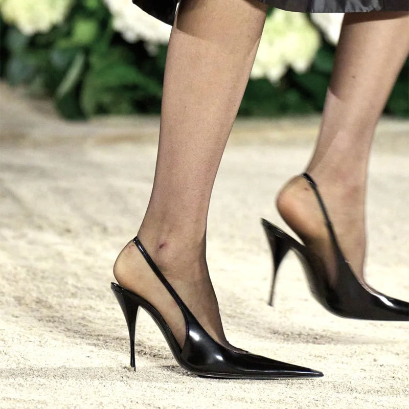 Elegant Nude Gloss Patent Leat - Slingback Heel Formal recension och pris