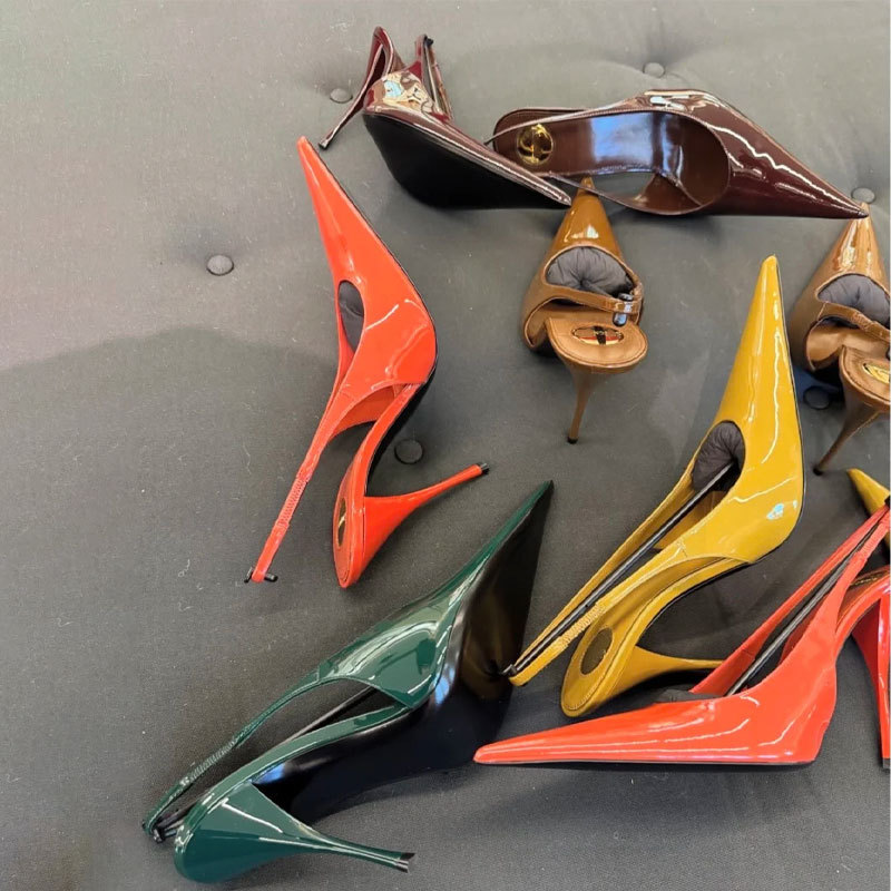 Elegant Nude Gloss Patent Leat - Slingback Heel Formal recension och pris