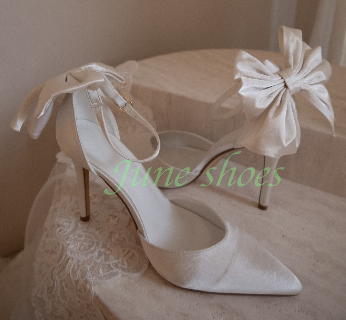 Women Ivory Satin Pointed Toe  - Slingback Heel Formal recension och pris